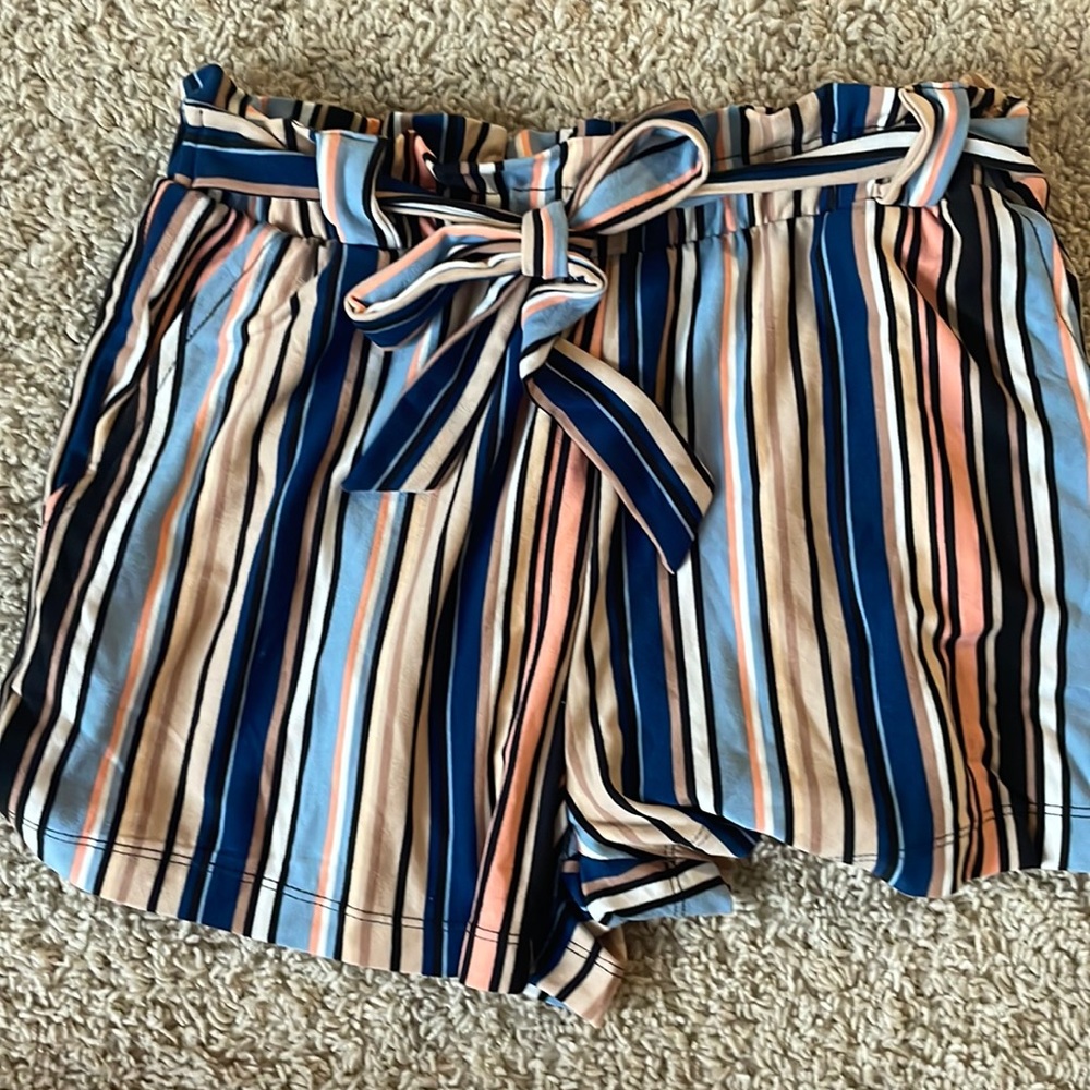 Full circle trend striped shorts with bow